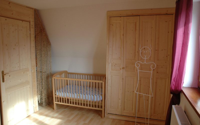 Chambre-3-avec-lit-bébé.jpg