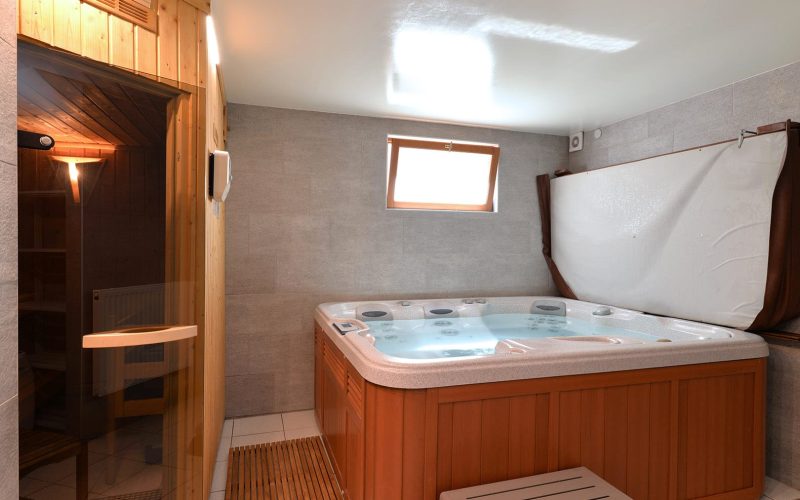 Jacuzzi-Sauna-G1.jpg