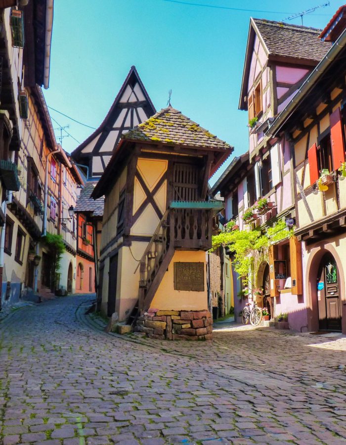 eguisheim-is-a-circular-walled-town-so-its-streets-are-arranged-in-concentric-circles-alsace-france.jpg